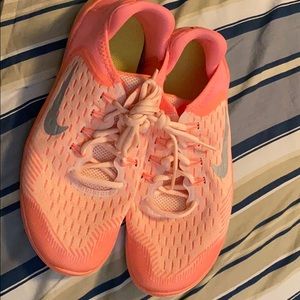 Brand new Nike’s se 6.5 kids women’s 7.5-8